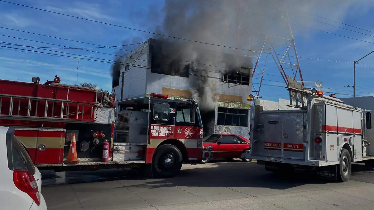 OTRA VEZ INCENDIAN EDIFICIO DE LA SCT