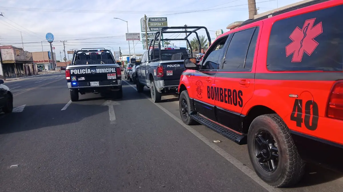 rescate de niños atrapados en auto