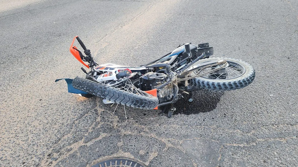 Muere motociclista hospitalizado