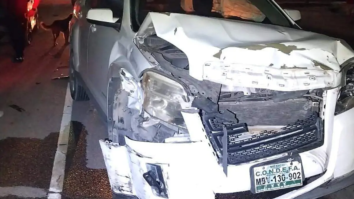 Taxista herido al provocar carambola