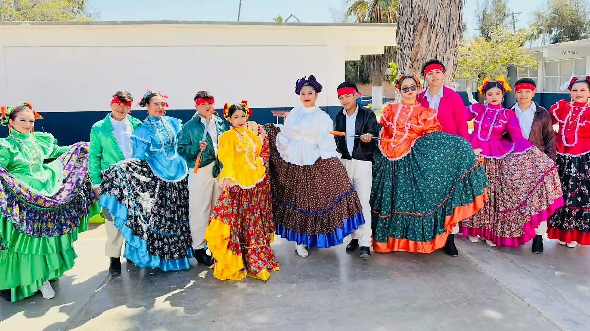 Reconocen al Grupo de Danza Folclórica del Golfo  (1)