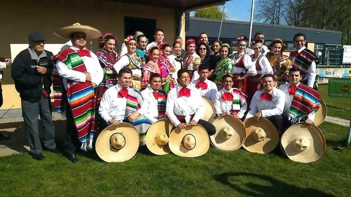 Invitan a formar parte del grupo de danza folclórica Missael  (2)