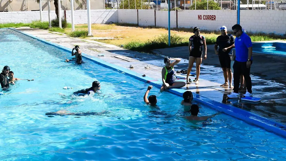 Abren cursos de natación para niños (1)