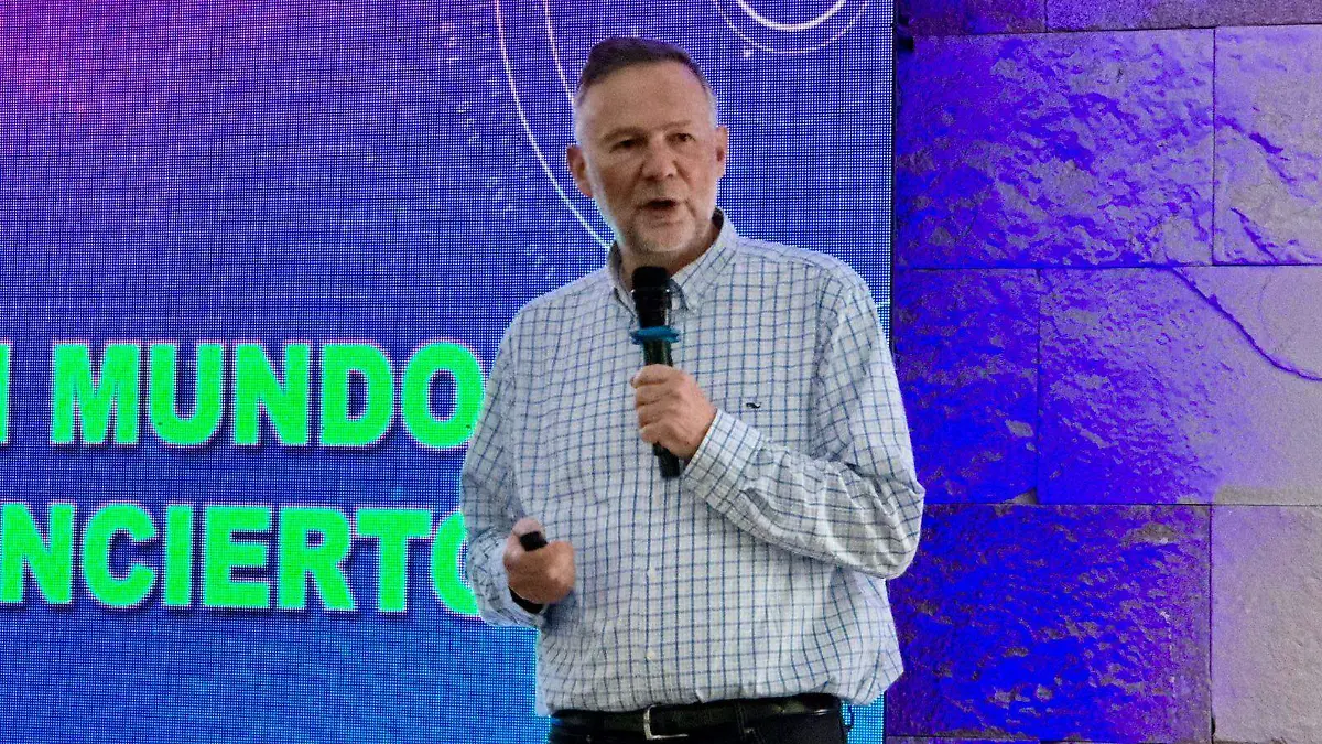  Leo Suckerman en el foro Impulsa, acerca de las perspectivas políticas y económicas de México.  VF (3)