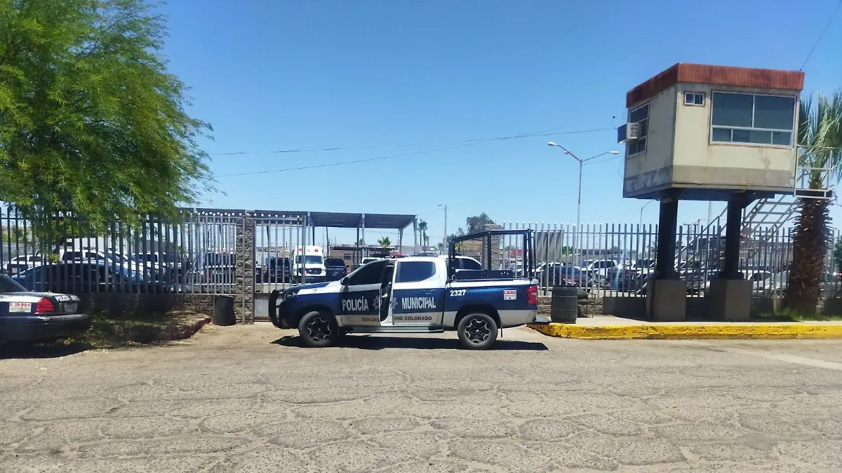 Se infarta mecánico al estar laborando en la comandancia