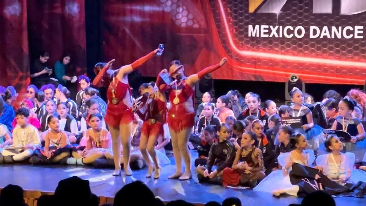 Destacan alumnos de Dd dance company  (1)