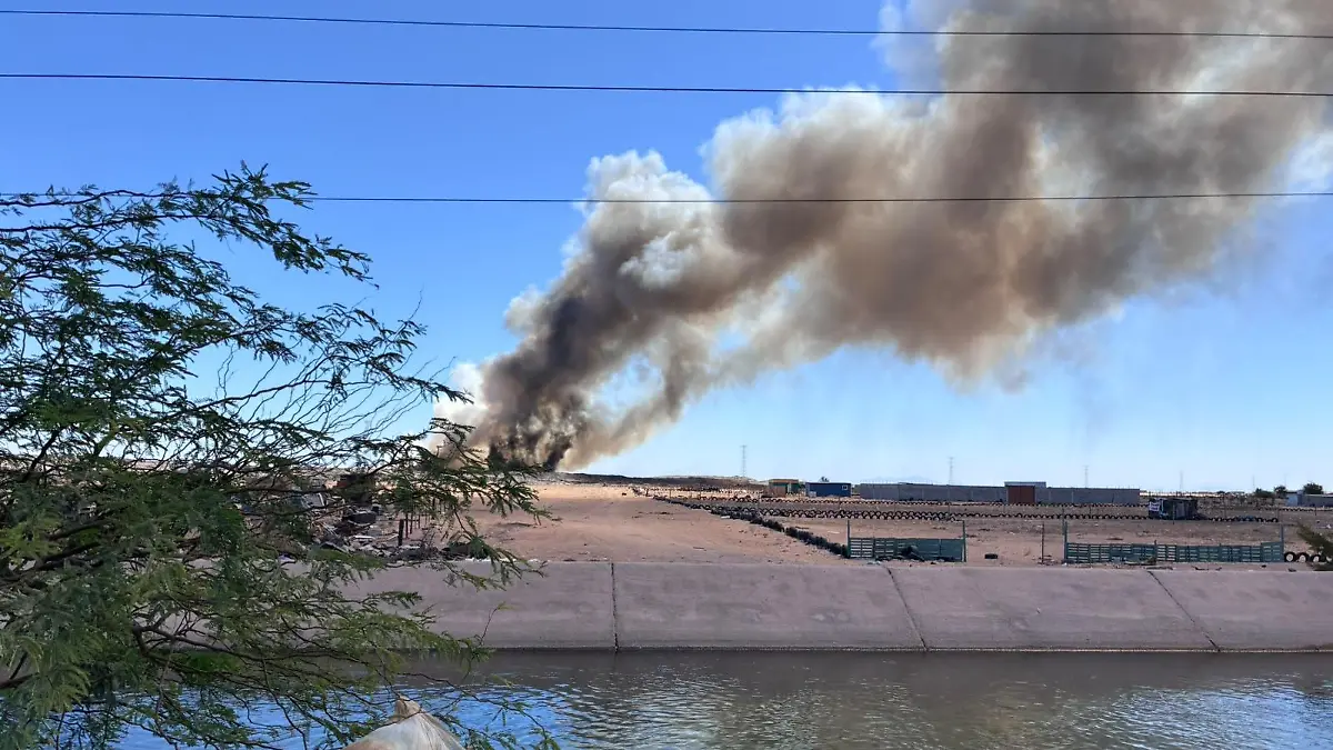 Continúa incendio en el basurón