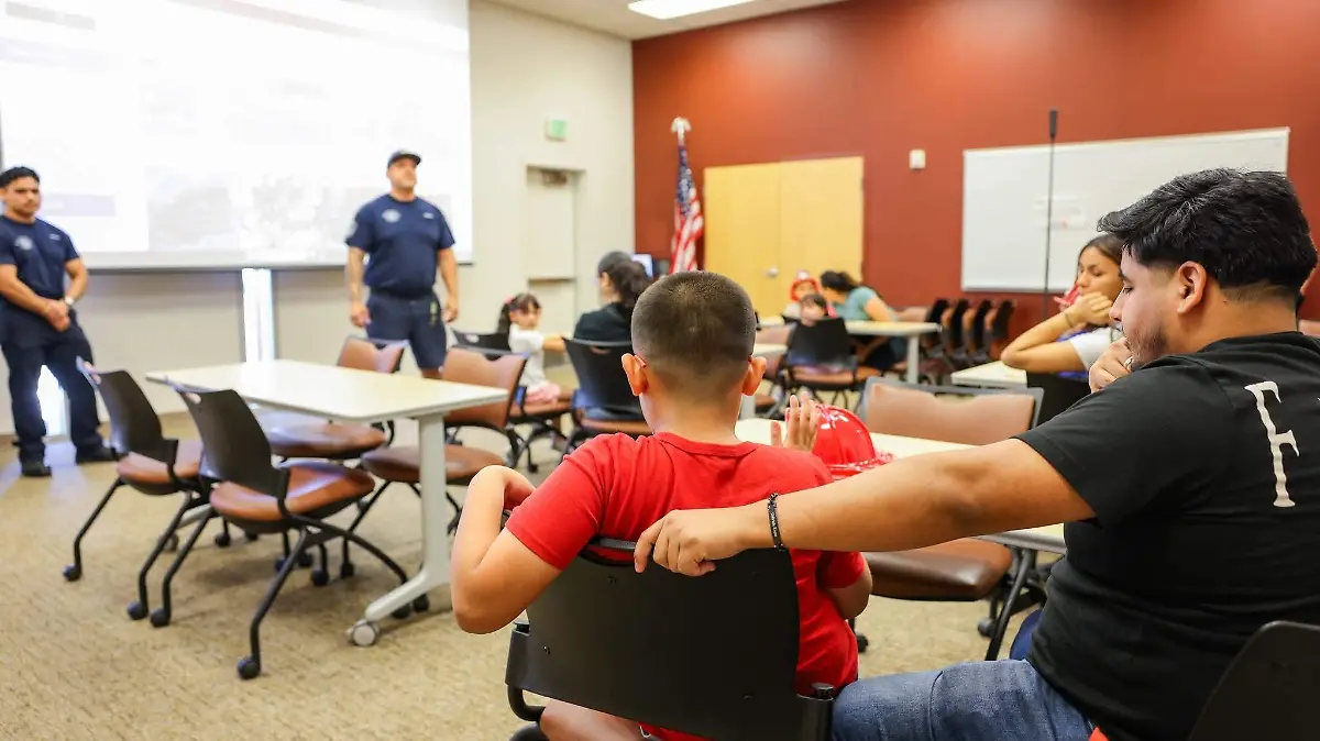 Departamento de Bomberos de San Luis, Arizona se unió a la Biblioteca  (2)