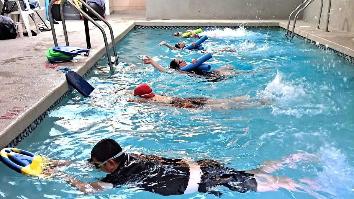 qué edad se puede involucrar a los niños en clases de natación (3)