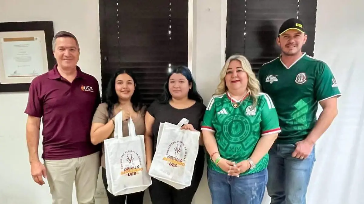 Estudiantes de la UES concluyen su estadía en Colombia (1)
