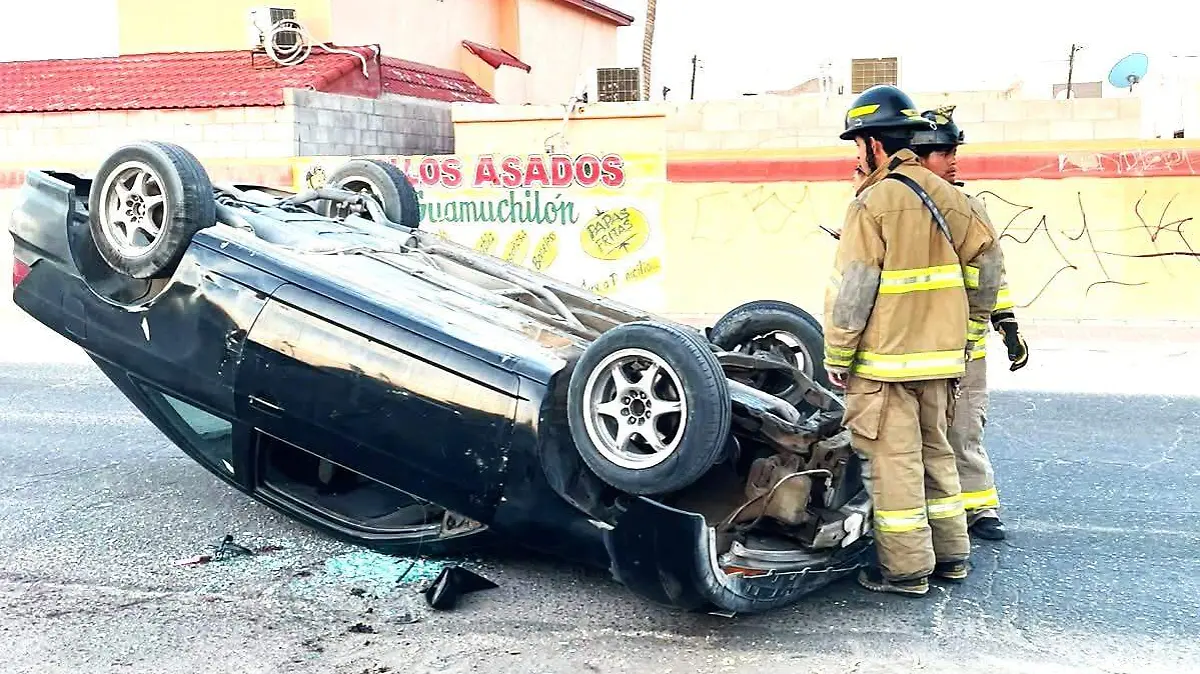 no hallan a conductor que volcó