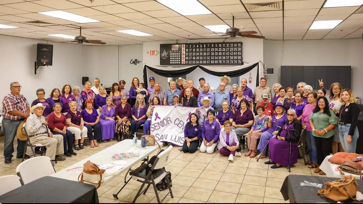 Adultos Mayores de San Luis, Arizona vistieron de morado (4)