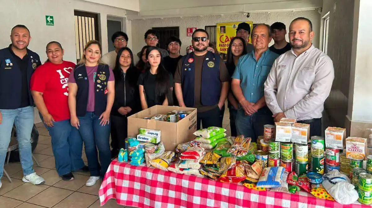 Estudiantes donan alimentos a Casa del Migrante (2)