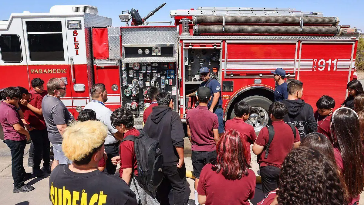 Los Departamentos de Policía y de Bomberos de San Luis, Arizona tuvieron la visita de estudiantes (1)