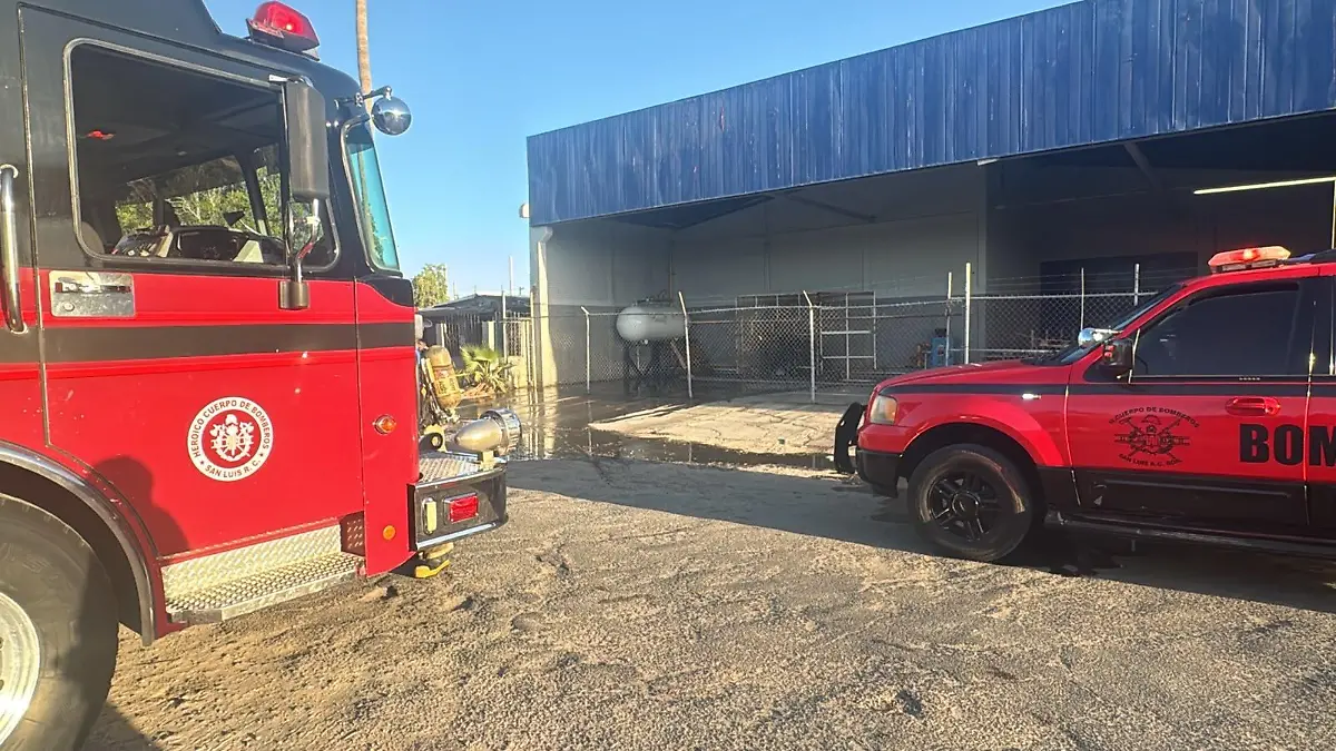 Atienden bomberos fuga de gas en tortillería