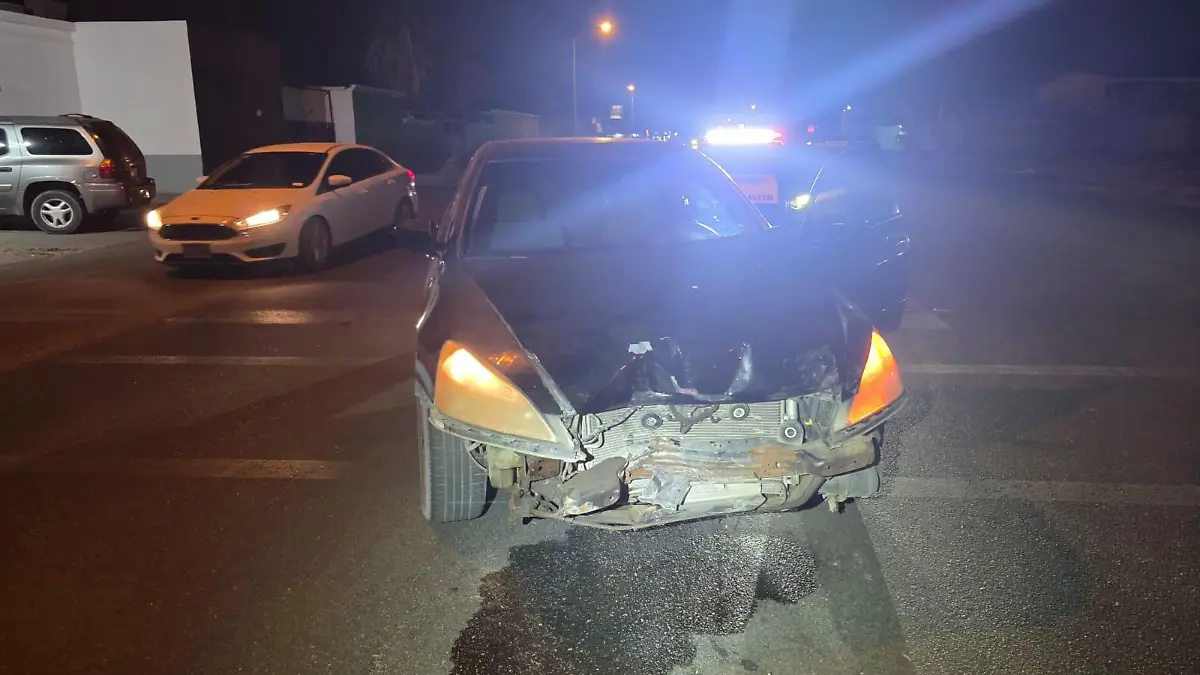 SE ESTRELLA CONTRA VEHICULO QUE NO HIZO ALTO