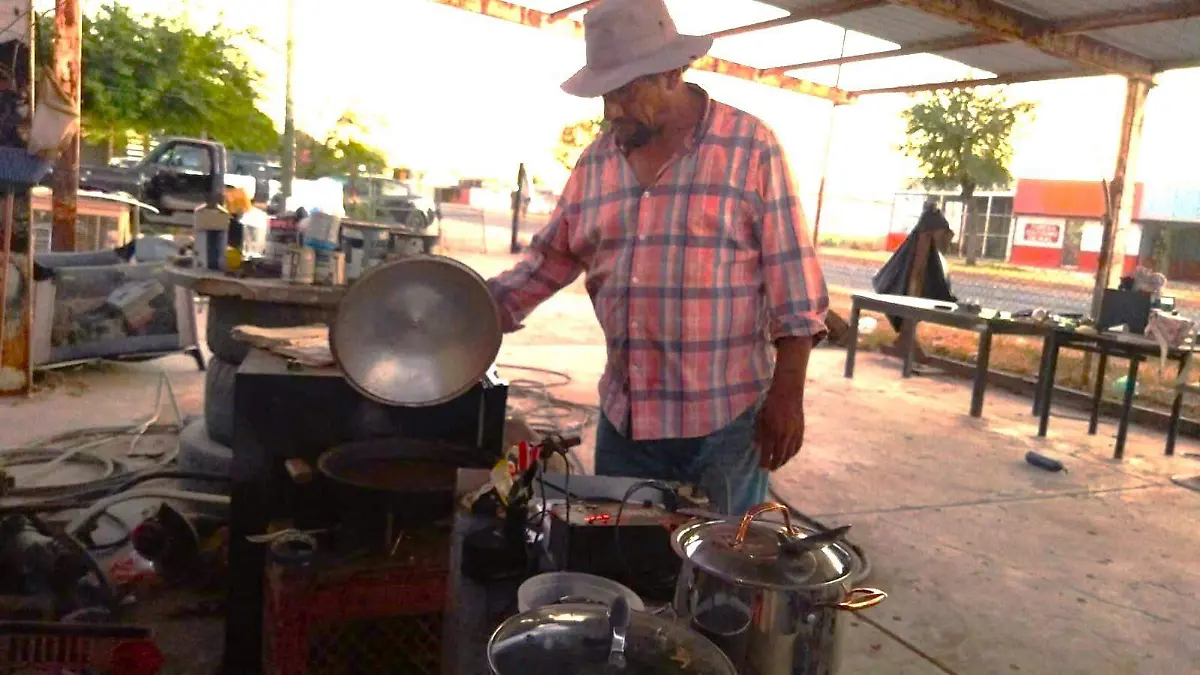 El señor José Alfredo debe soportar el verano extremo  (1)