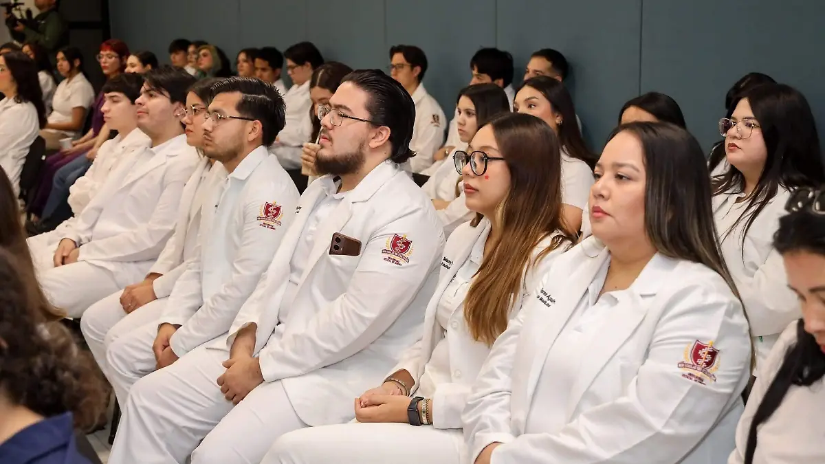 La UES y el IMSS firmaron acuerdos para darle espacios a los estudiantes de enfermería y de otras carreras (4)