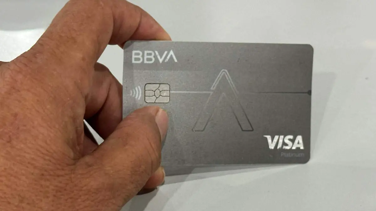 El dinero de plastico usado ante la economia baja VF (2)