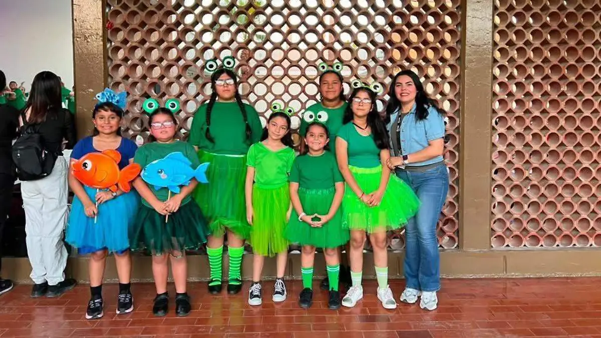 La maestra de teatro Laisha Centeno presentó una obra de teatro (4)