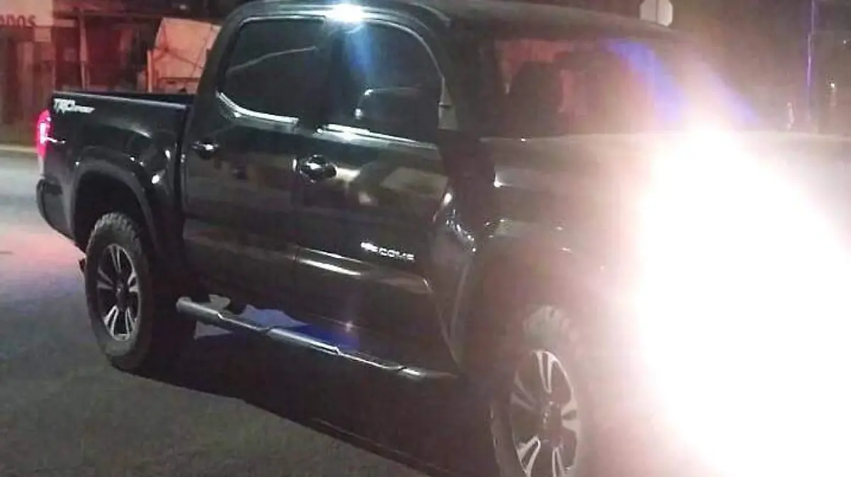 Choca al ingresar a crucero sin precaución