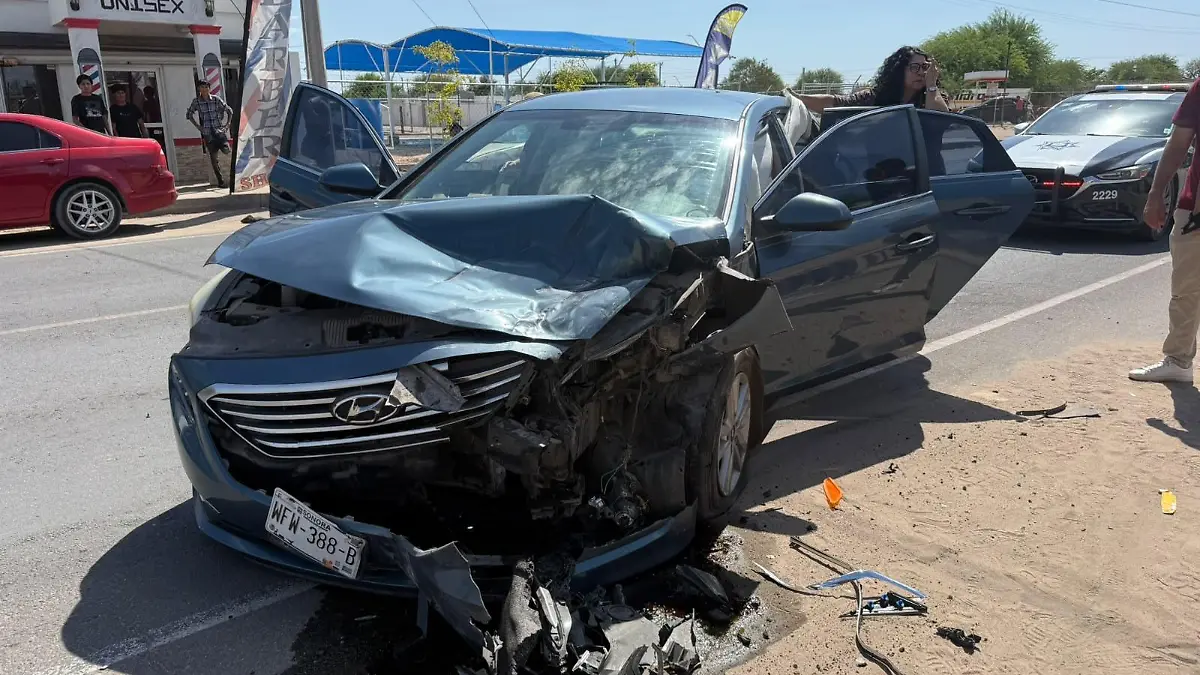 Dos lesionados en encontronazo de vehículos