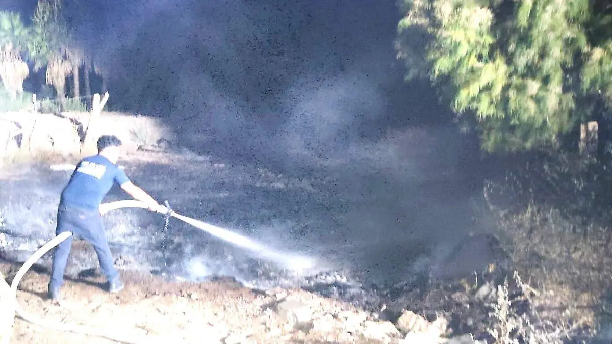 Causan incendio en ruinas de vieja escuela del valle