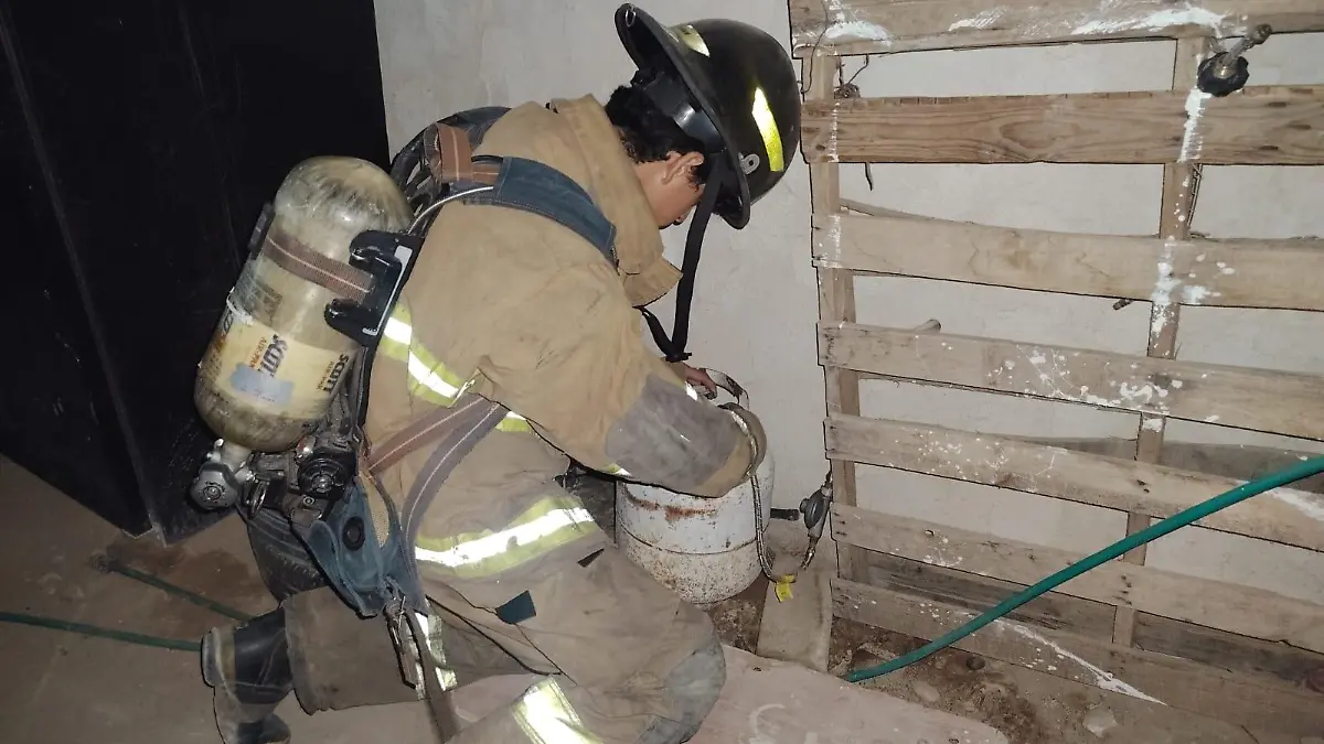 Fuga de gas intoxica a una mujer