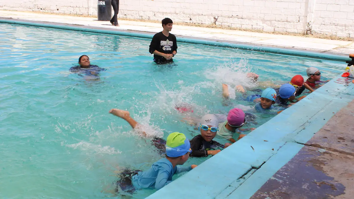 Niños de ASAD acuden a cursos de natación (2)