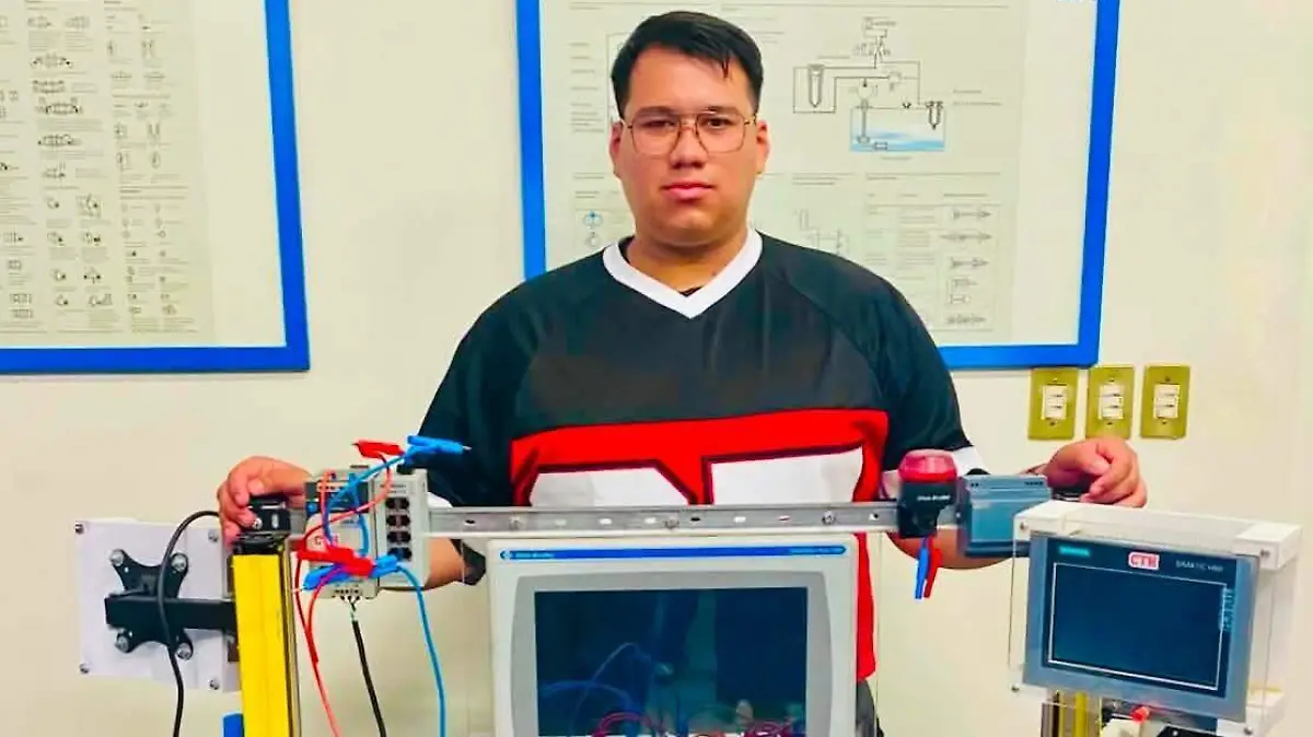 Jesús Omar Navidad Benítez, de la carrera de Ingeniería en Mecatrónica (1)