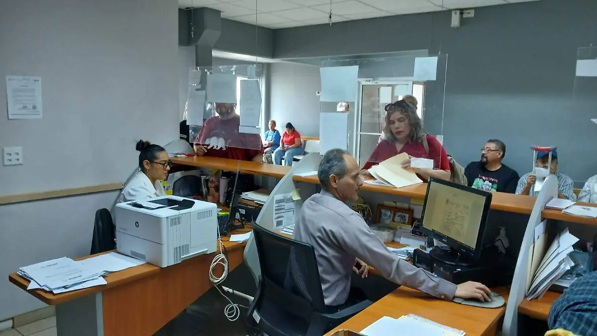 Exhorta a tramitar la doble naciionallidad (2)
