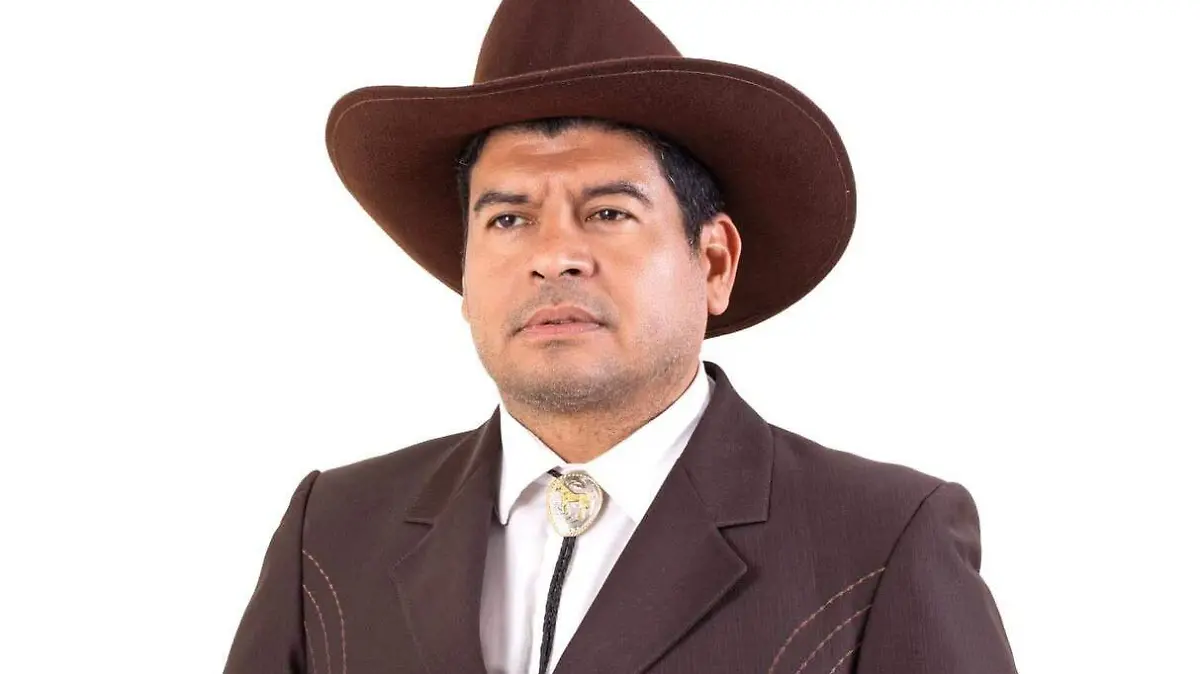 Historia de Edson Bernal maestro de danza folclórica (2)